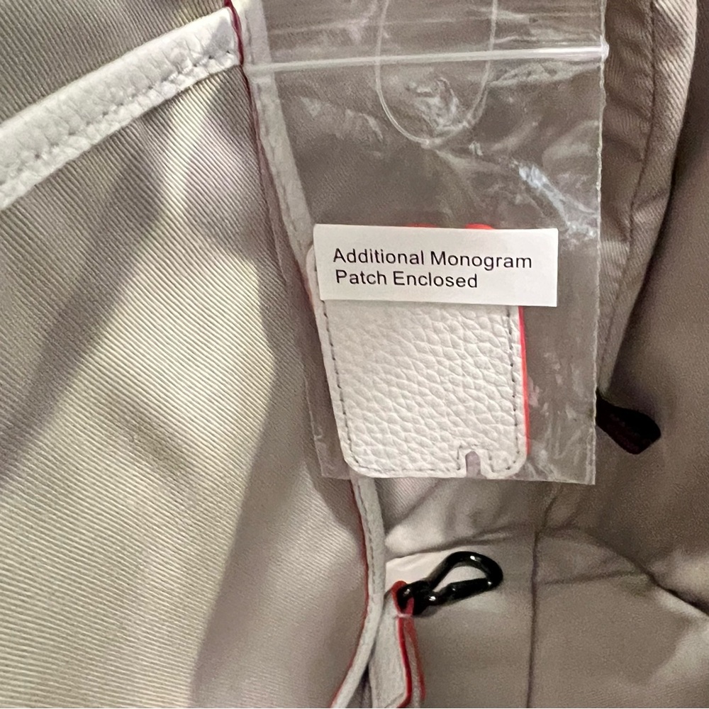 Tumi NWOT Elegant White and Red Tote Bag - Picture 5 of 5